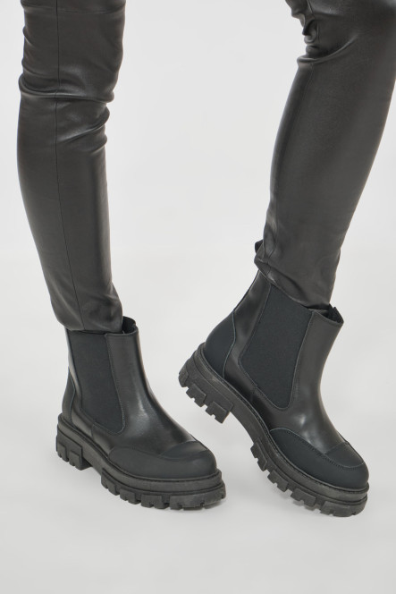 8S820-8435 Noir