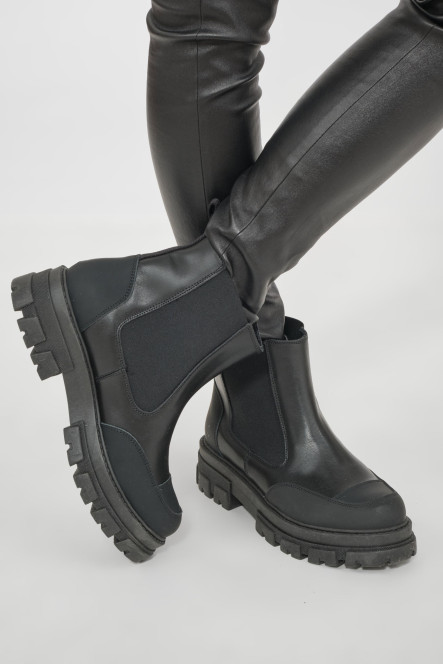 8S820-8435 Noir